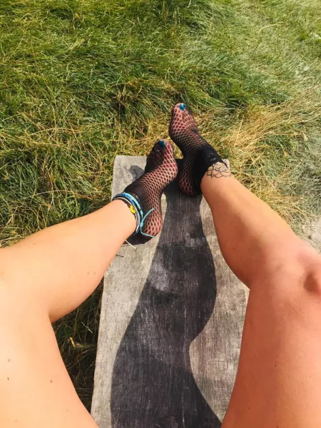 Would you come over if you saw me on this bench 😁😇❤️🖤 by kokkina_aphrodit