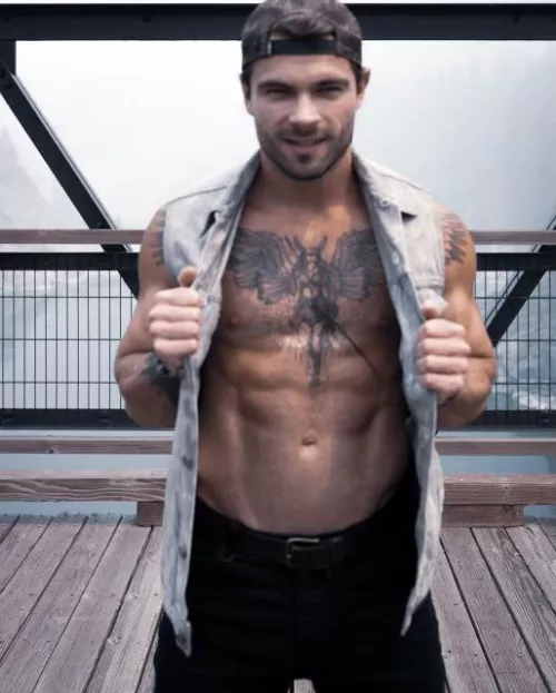 Would you come say hi if you saw me in public ? by kinkybradpitt