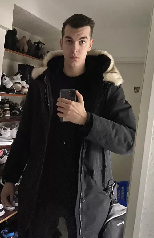 Would you cuddle this tall giraffe? 🦒 by GroundbreakingTest42