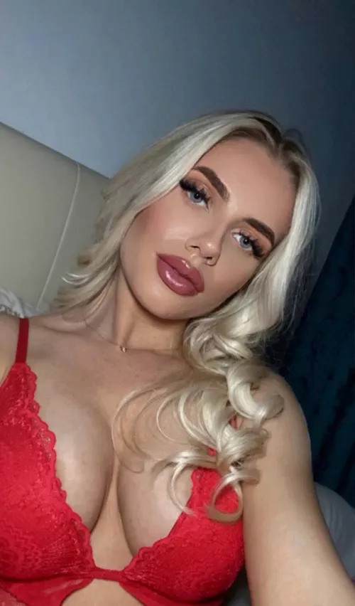 Would you date a girl with tiny tits? by vyskwong