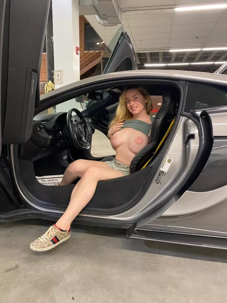 Would you fck me in the McLaren daddy ? 😋 by RioRozayy