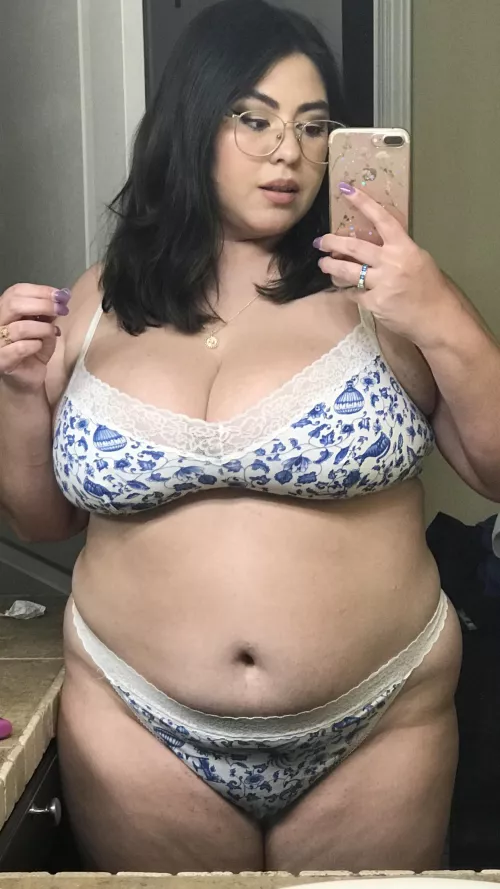 Would you flirt with me? by SpicySophieV