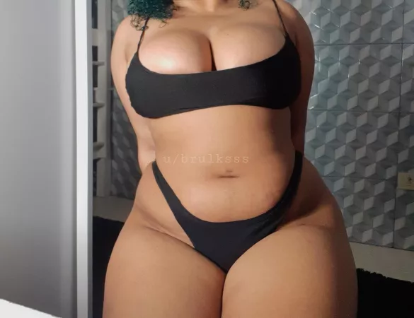 Would you fuck a thick brazilian girl? by brulksss