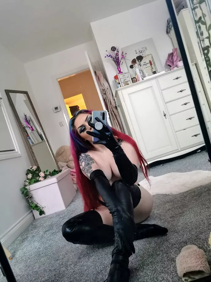 would you fuck me in leather? ;) posted by Abigael777