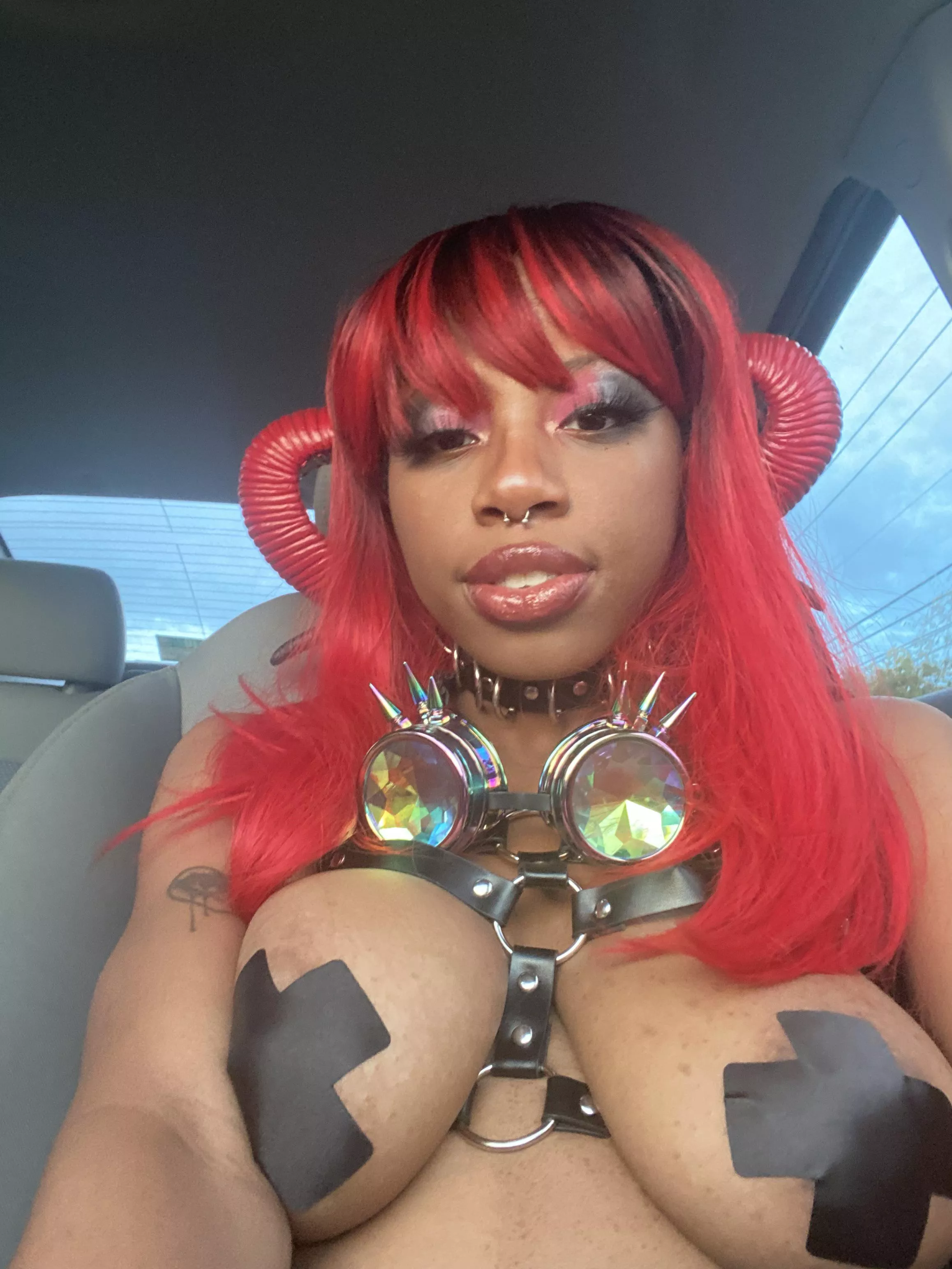 Would you fuck me in my rave fit? posted by Smuttybunni