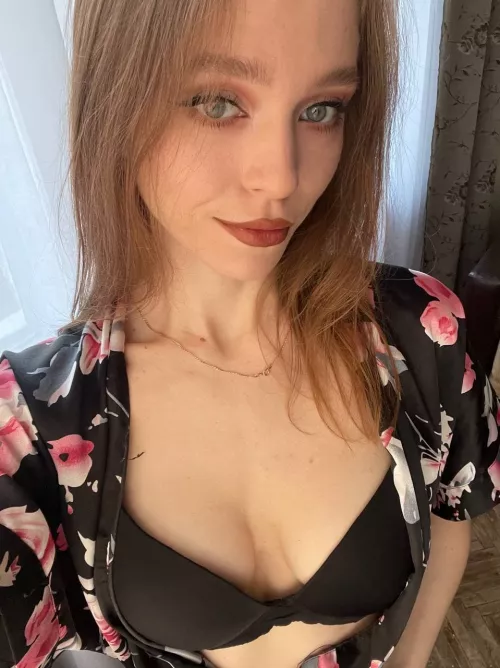 Would you fuck me on the first date?[F] by Your-addiction