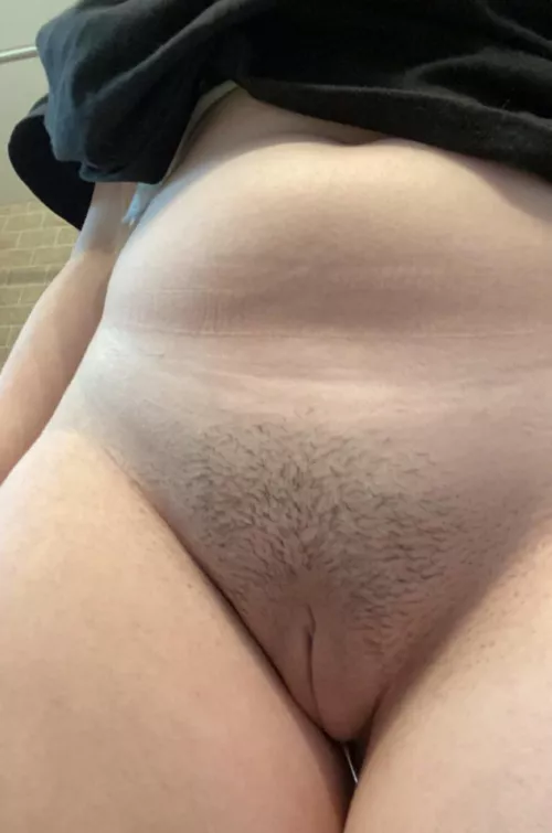 Would you fuck my 18 y/o pussy? by bigbootycutie2003