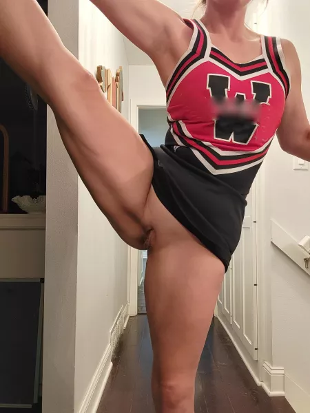 Would you fuck my flexible ex-cheerleader wife? by Unicorn_Boots