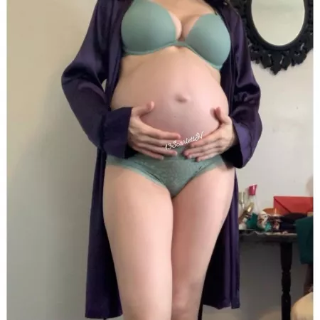 Would you give it a kiss ? by 13ScarlettH