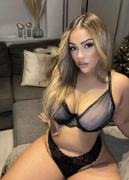 Would you go on a date with a girl like me? by CaribbeanBadGirl