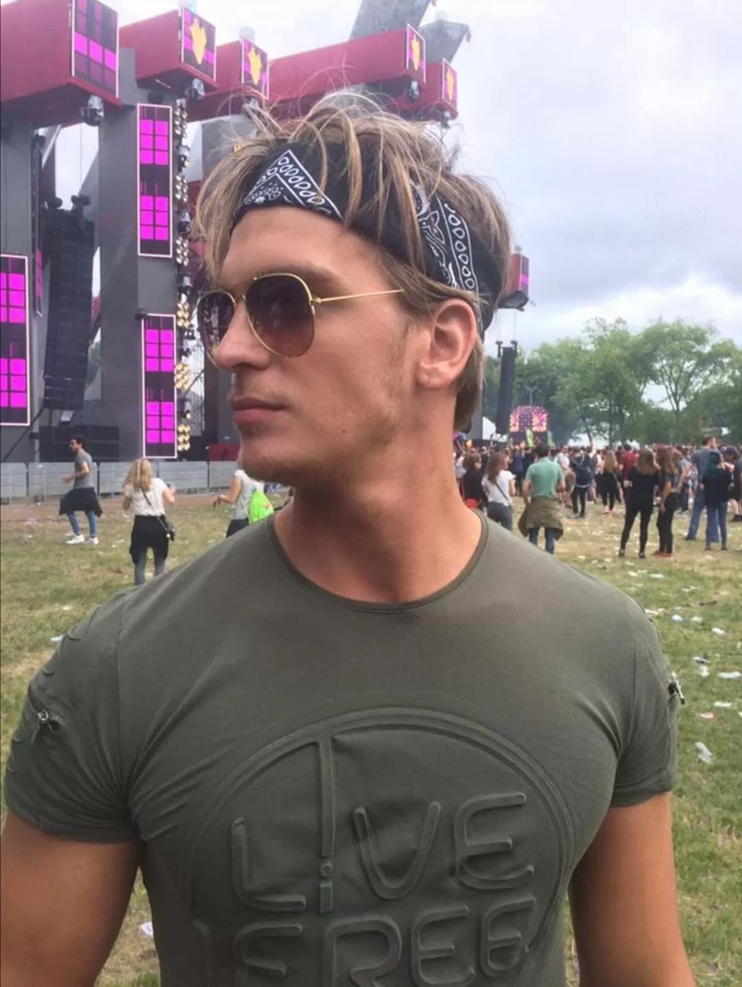 Would you go to a party with me? posted by JasonMacky