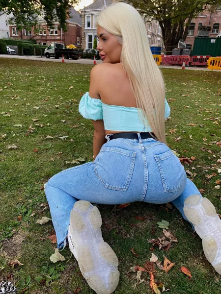 Would you grab my thighs in my jeans 😈 by Sssophonlyf