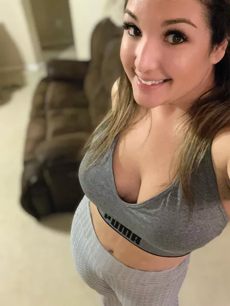 Would you hang out with mom of 2 by sexxymilf1030