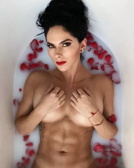 Would you join her in the tub? by [deleted]