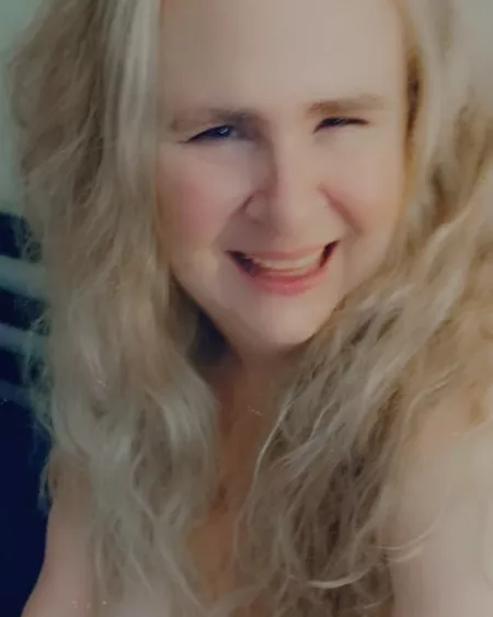 Would you kiss me? by bustybecky2020