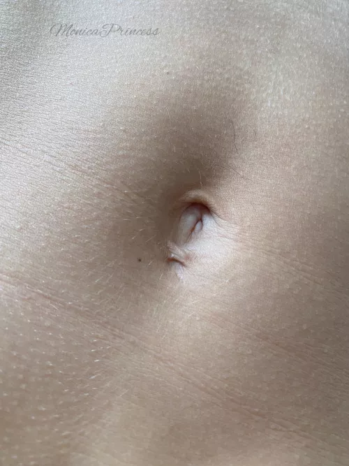 Would you kiss my bellybutton?💋 by MonicaPrincess