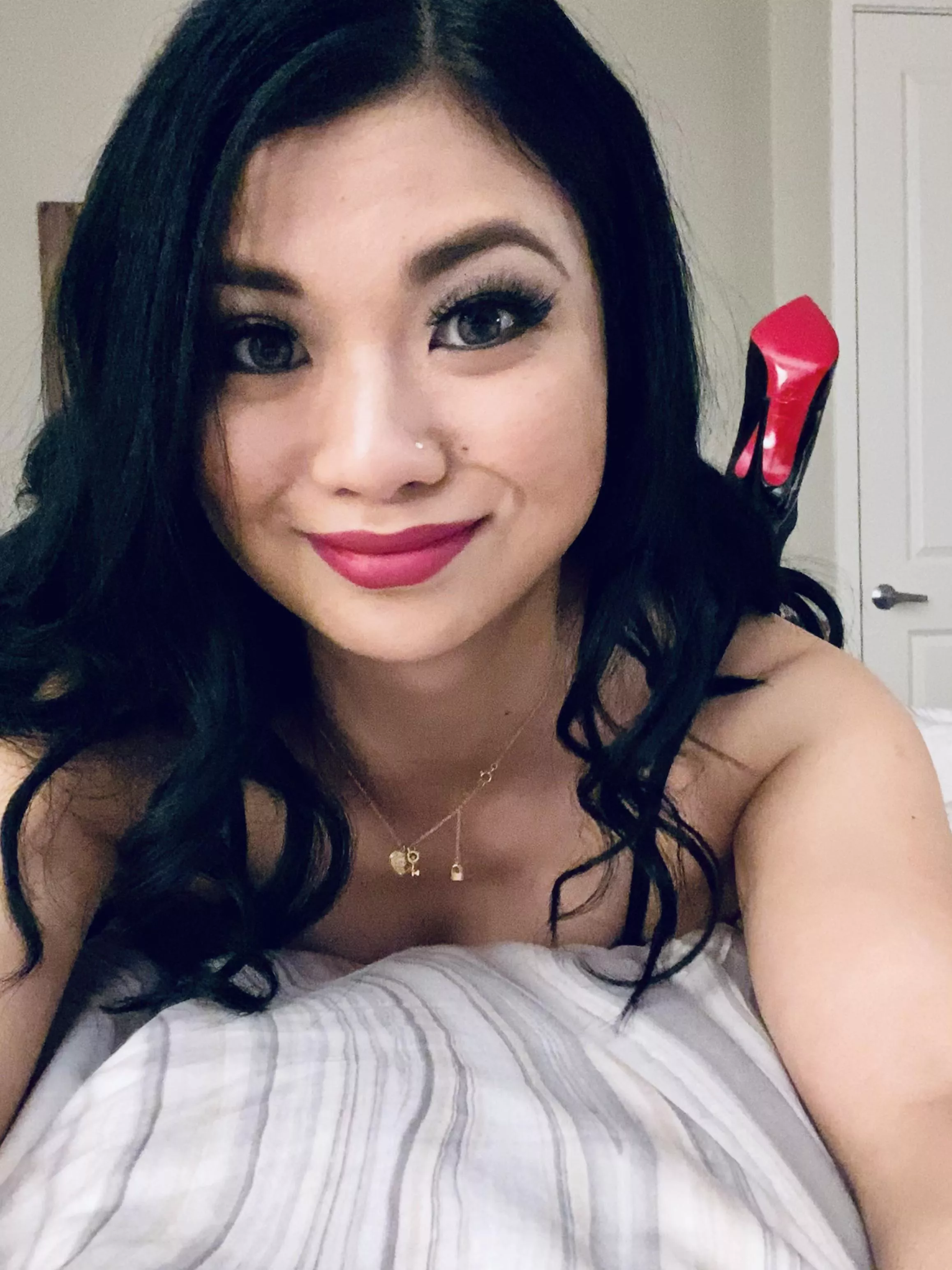 Would you lick my 👠? Wanna see more? posted by fantasy3xx