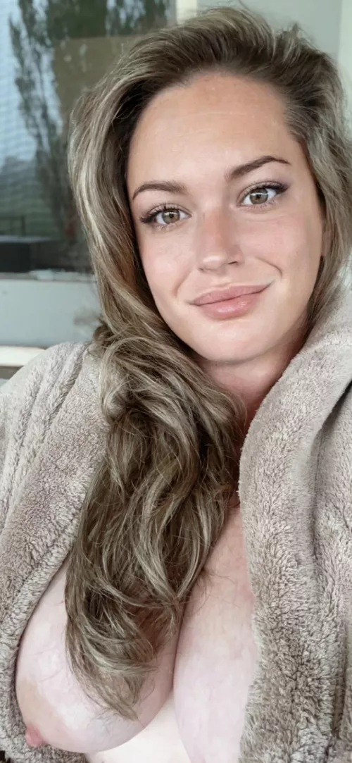 Would you like my cheeky selfies? 😘 by CountryCurves89