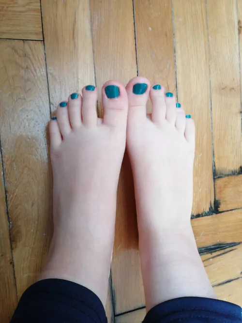 Would you like to cum on my feet? by YoursAndrea