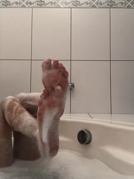 Would you like to join me for a bubble bath? by lexiebbx