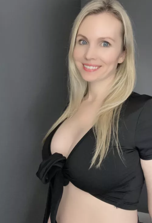 would you like to learn from an experienced milf? by Impossible-Fix2973