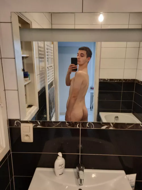 Would you like to play with me ? by phosphoreia