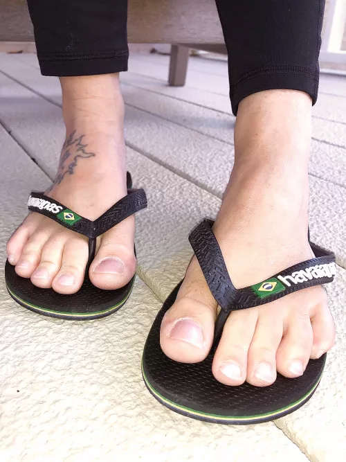 Would you like to taste my toes? 🥰🇧🇷🏄🏽‍♀️🦶🏻 by CristalBrasileira