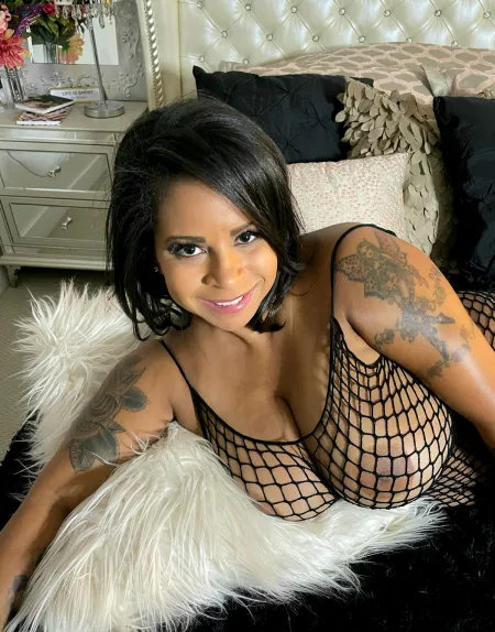 Would you mind if I was big spoon tonight? (Female 50) by stella_sinclair