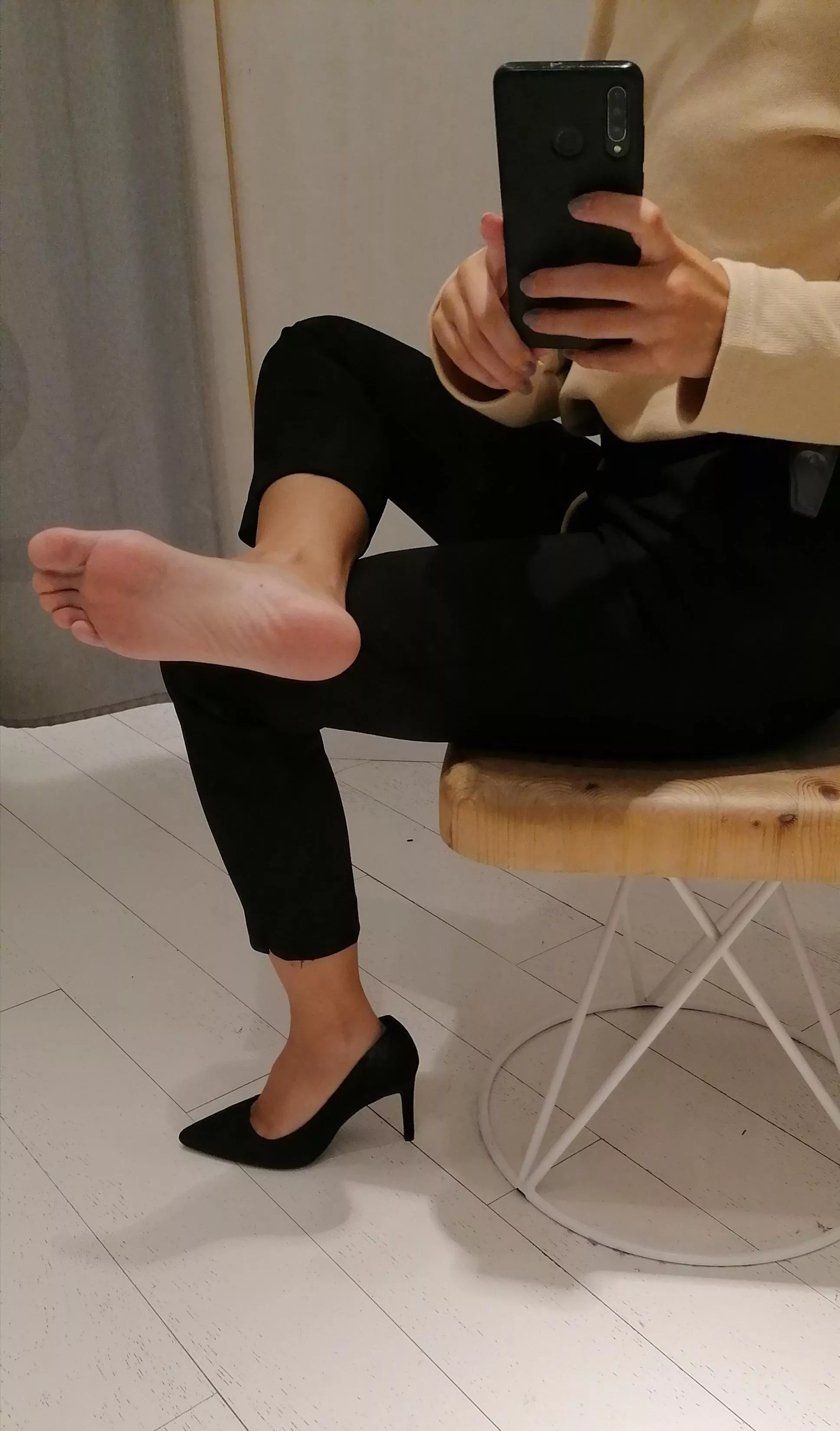 Would you paint my sole? 😳 posted by CutieFeet0902