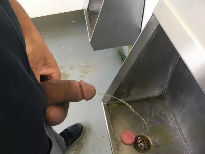 Would you peek over at me? by elecreal