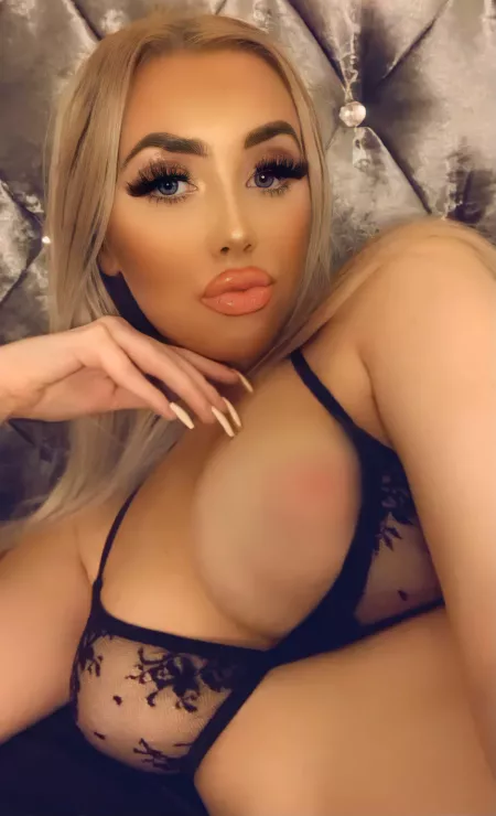 would you pick me up & fuck me against the wall? by Kirstxm