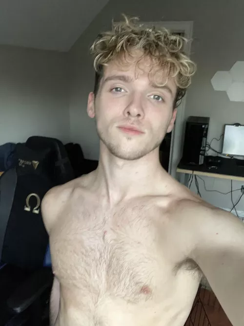 Would you play horror games with me? by beastybroo