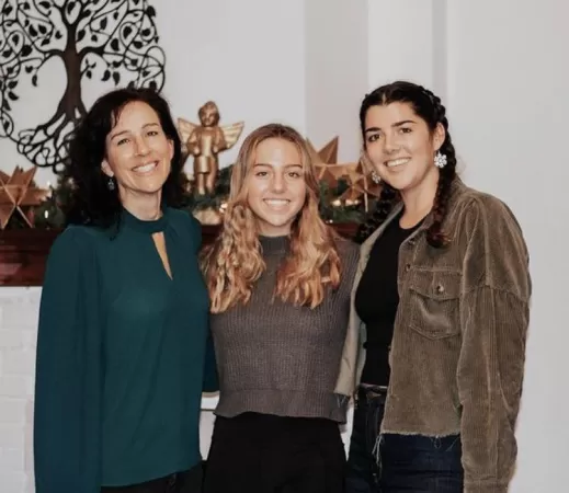 Would you rather fuck Elizabeth(left) or one of her daughters? by goodboy_69420