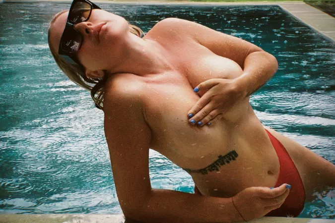 Would you rather jump with me in the pool or do something different with me tonight? If its the second choice, what would it be? 🥰 by SurferbabeAmy