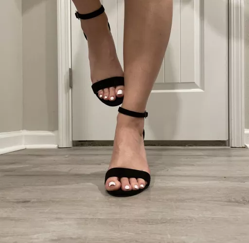 Would you rather seem them in shoes or no shoes? by MalinaKay