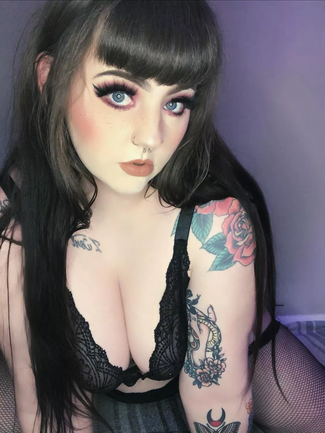 Would you ruin my pretty makeup? 🖤 posted by xspookybabyjadex