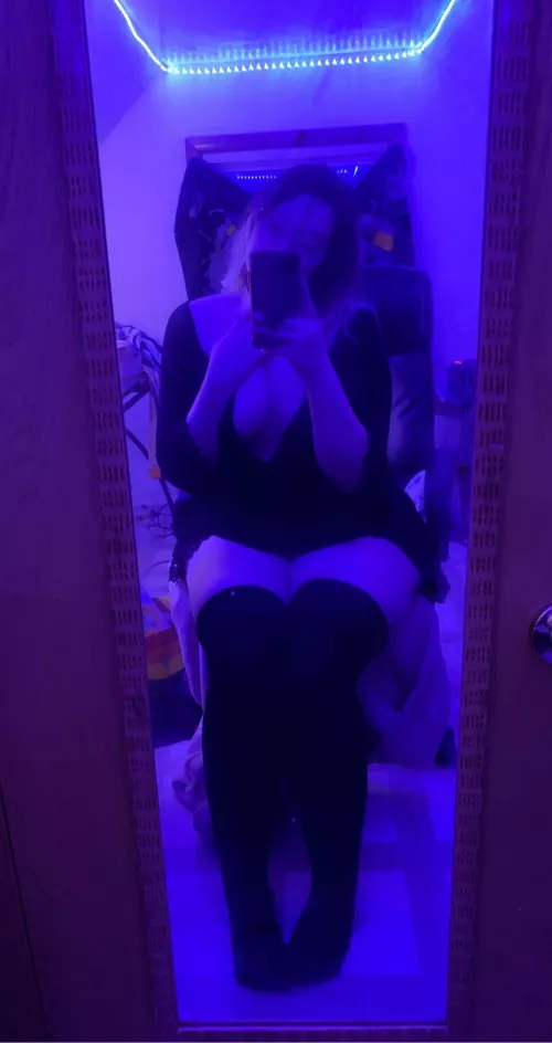 would you sit on my lap? by hentaihunni69