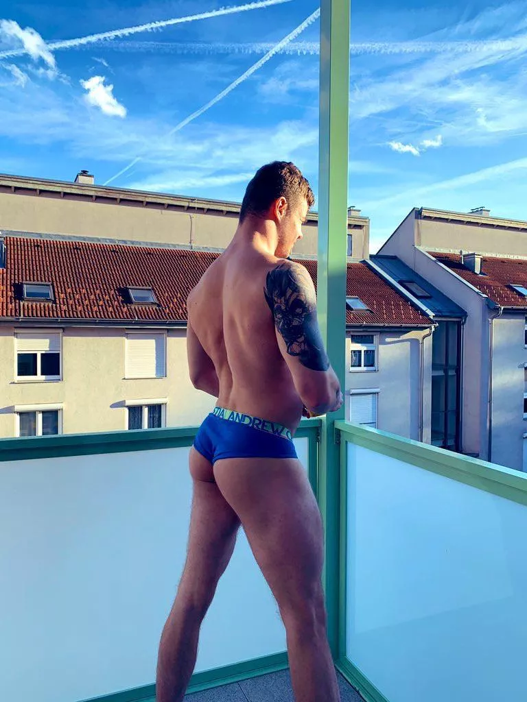 Would you spank me? 🍑👋 posted by KingJamesUK