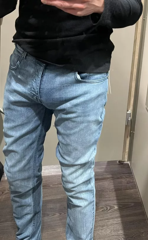 Would you stare or just glance if you saw me in public? by Statistic02