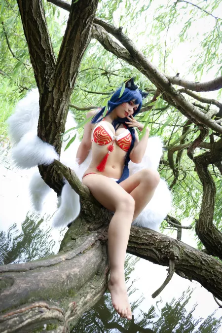 Would you submit to Ahri? (By Gunaretta) by Gunaretta