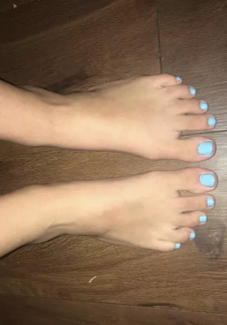 Would you suck my toes after my long runs 💦 by Separate-Cancel-9494