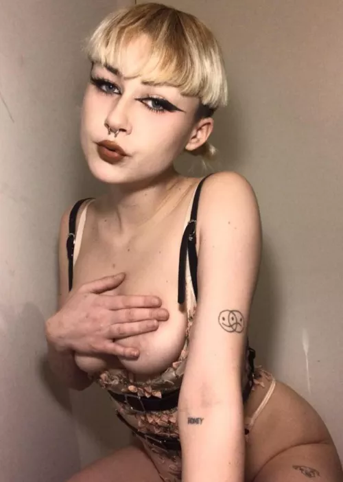 would you swipe right? 🖤 by UnderstandingNew976