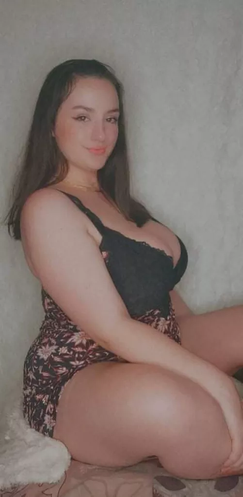 Would you want me in this outfit ? 😍🔥 by AmyCurvy_BBW