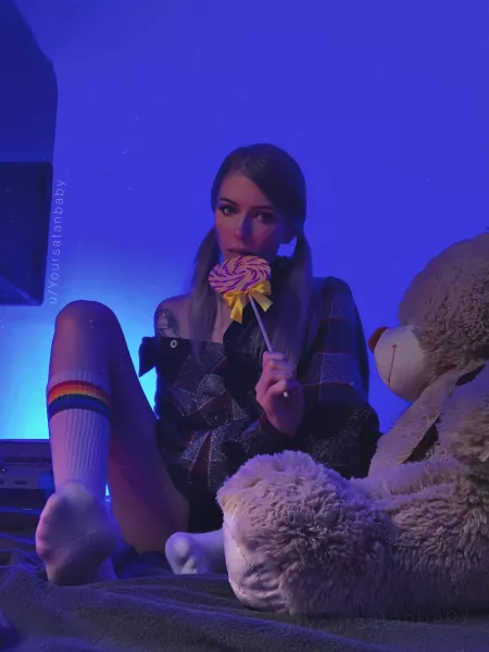 Would you want to be in place teddy ? 🧸😘🥰 by Yoursatanbaby