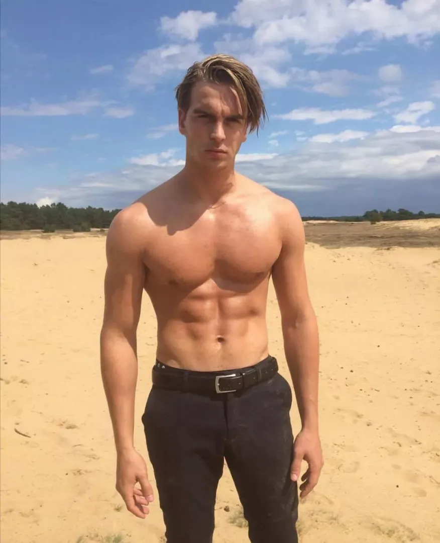 Would you want to be stranded with me on a deserted island? 👀 posted by JasonMacky