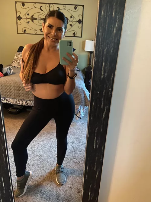 Would you want to see this mom of 2 naked? by Jeesedr100