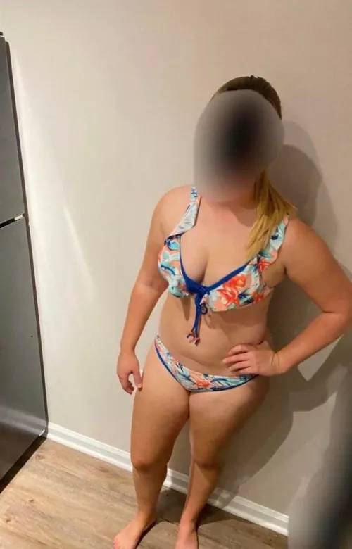 Would your husband enjoy exploring my body?😘