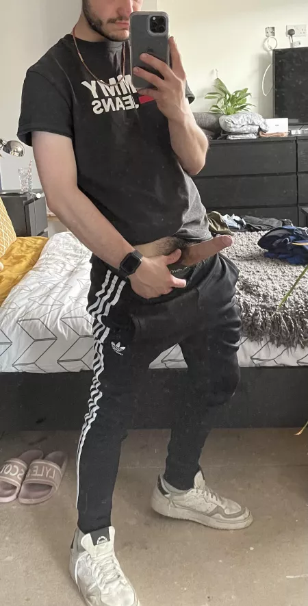 Wouldn’t mind a hand 😈 by Itszackwilson