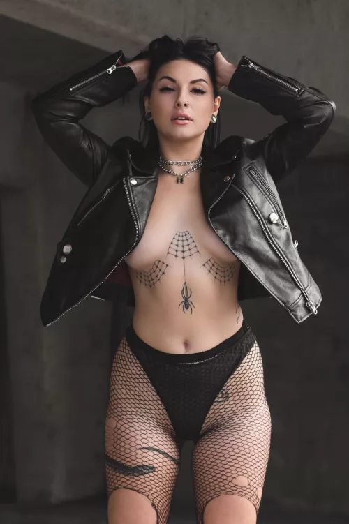 Wouldn’t you like a peak? 😘 by baybaykayy