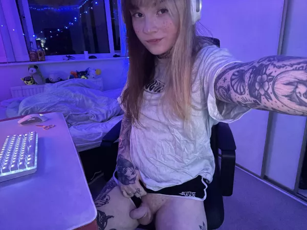 Wouldn’t you love to be under my desk right now? by EmilyPiexo